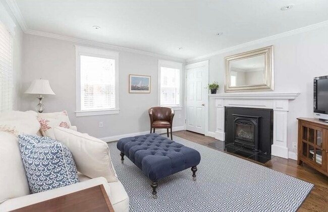 Primary Photo - 622 E 2nd St