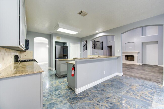 Building Photo - 5002 Laura Lee Ln