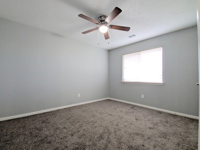 Building Photo - 4805 E Columbary Dr