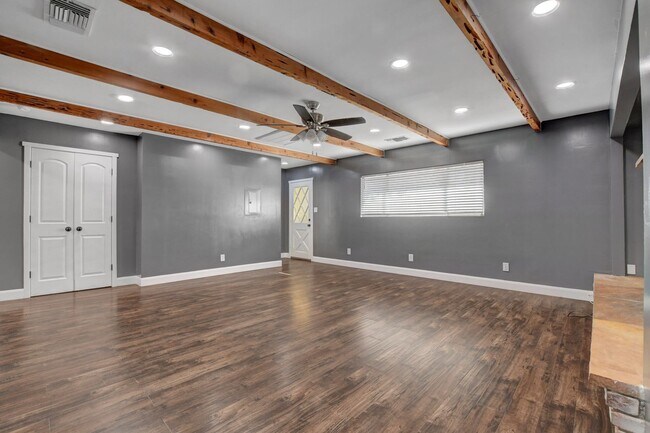 Building Photo - UNIQUE SINGLE FAMILY HOME! - No HOA, Car Lift, RV Parking and Nice Backyard