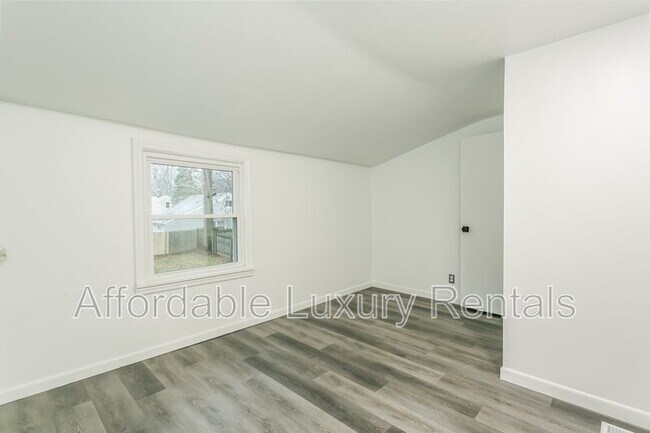 Building Photo - 805 N Landing Rd