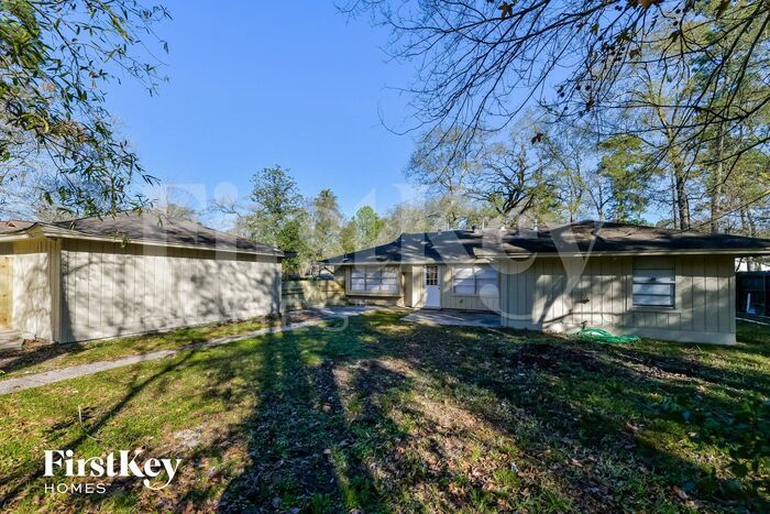 Building Photo - 214 Oakwood Dr