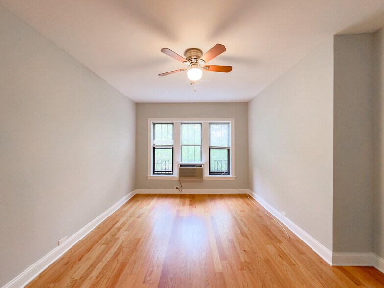 Building Photo - 842 W Wolfram St