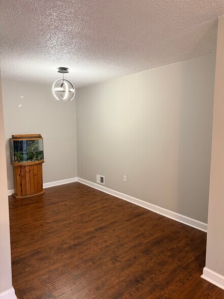 Building Photo - 32 Holly Ct