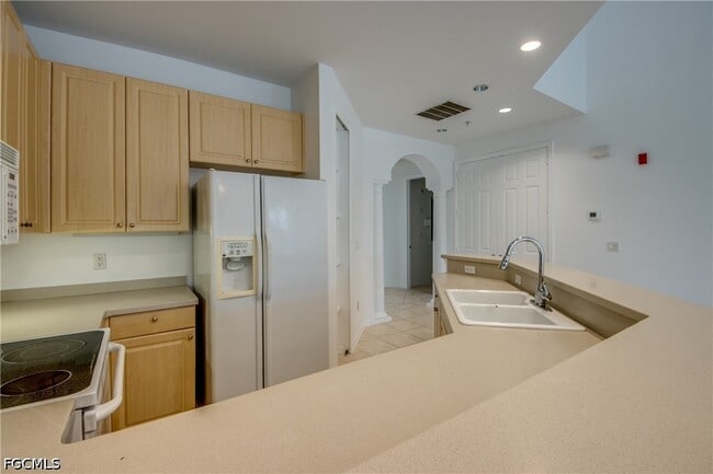 Building Photo - 15250 Riverbend Blvd