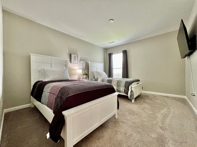 Building Photo - Fully Furnished Luxury Corporate Rental - ...