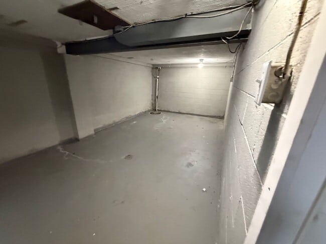 Building Photo - 205 Charleston Dr