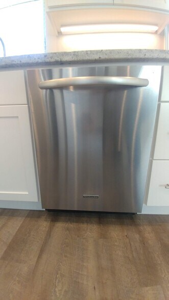 Diwshwasher - 126 Cowell St