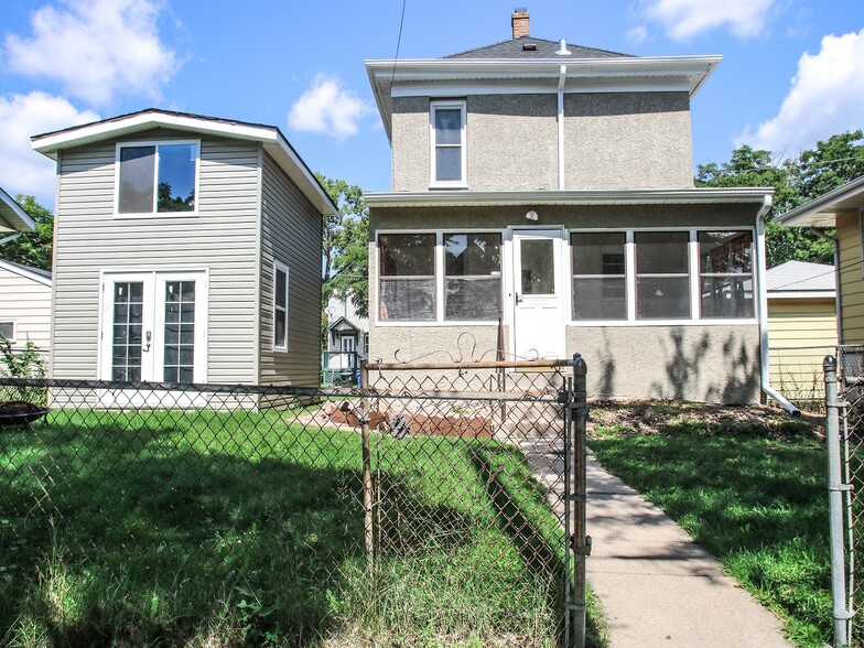 Primary Photo - 425 Superior St