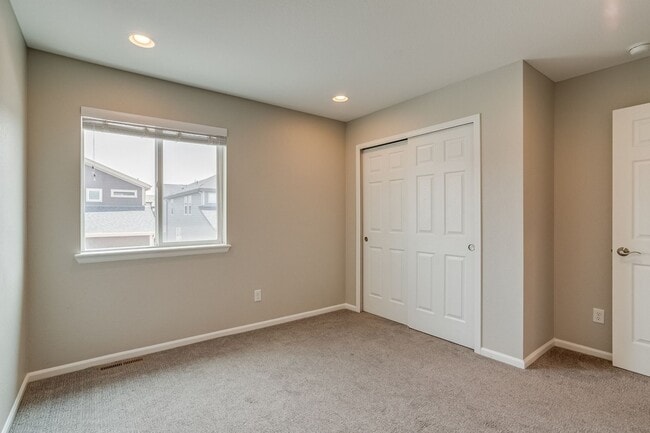 Building Photo - Spacious 4BR Townhome in Denver