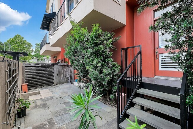 Building Photo - 2437 South Blvd