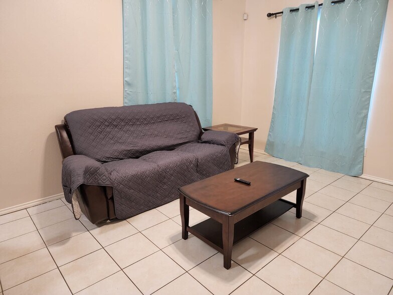 Building Photo - 3810 W Sarah Evans