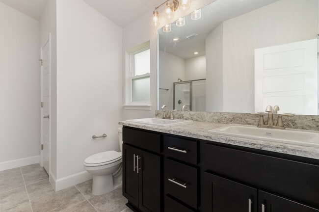 Building Photo - 1844 Middlebury Dr SE