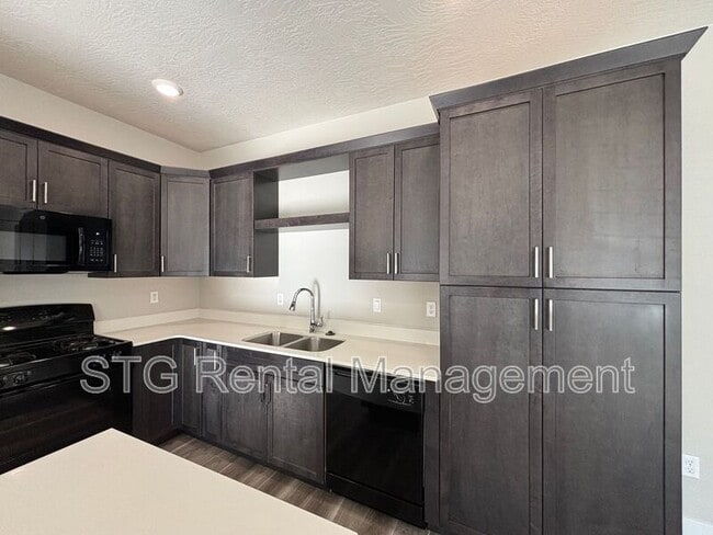 Building Photo - 1509 W Topaz Dr