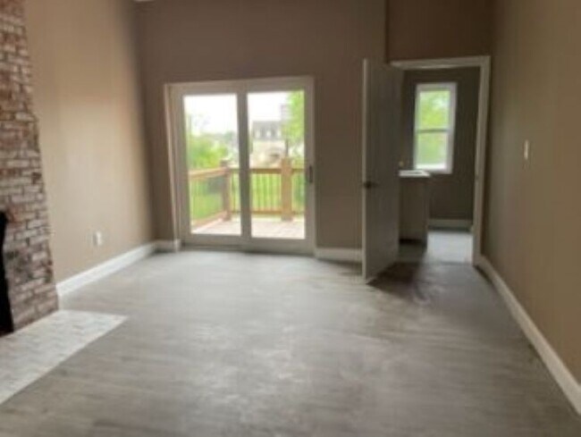 2nd fl Master bed - 4412 Delmar Blvd