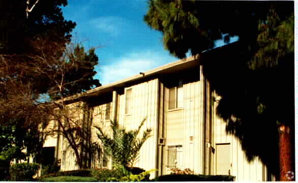 Building Photo - 12659 Moorpark Apartments