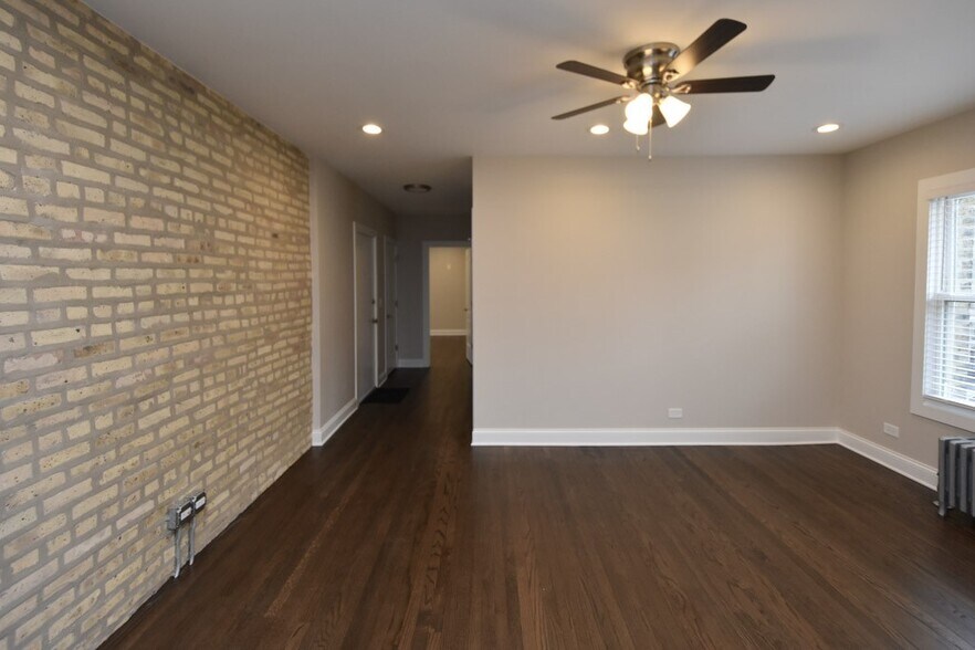Building Photo - 1434 W Farragut Ave
