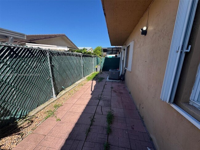 Building Photo - 3384 W 80th St