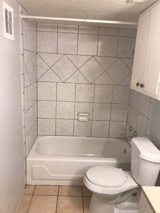 Building Photo - Condo Available at Boca Club Condominiums!
