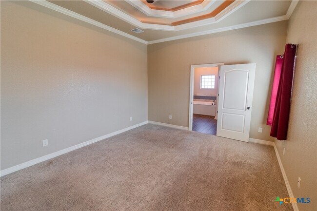 Building Photo - 2033 Catkins Ln