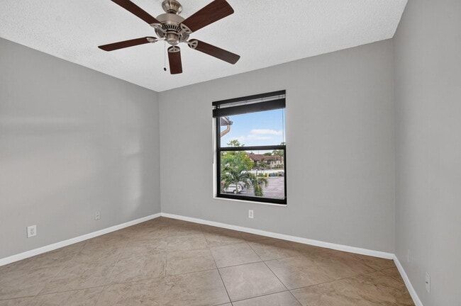 Building Photo - 812 Sky Pine Way