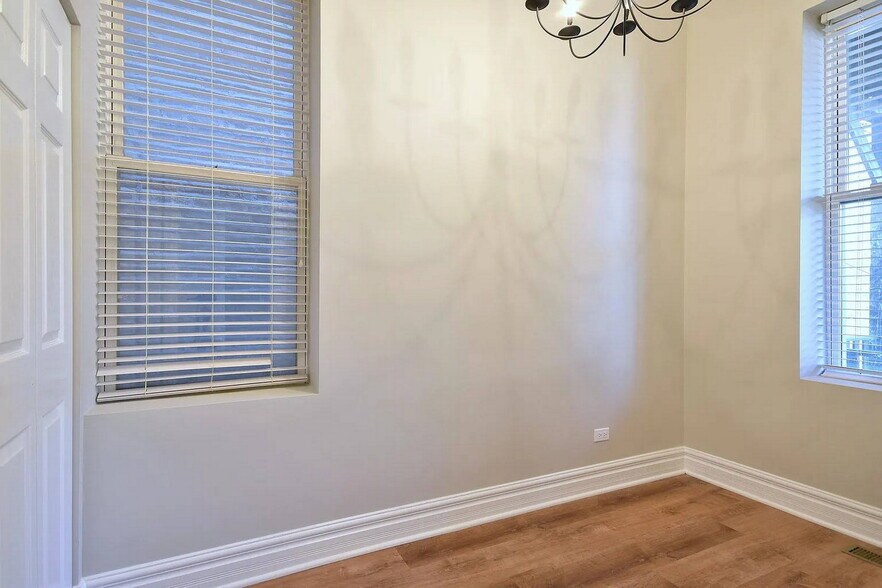 Building Photo - 1316 N Artesian Ave