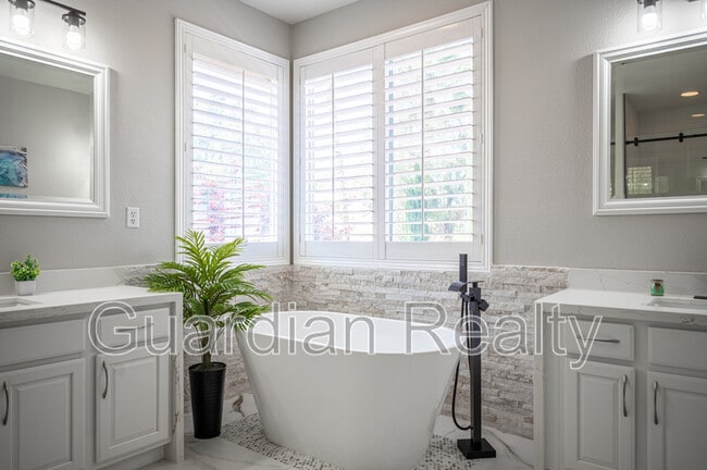 Building Photo - 11112 Pine Greens Ct