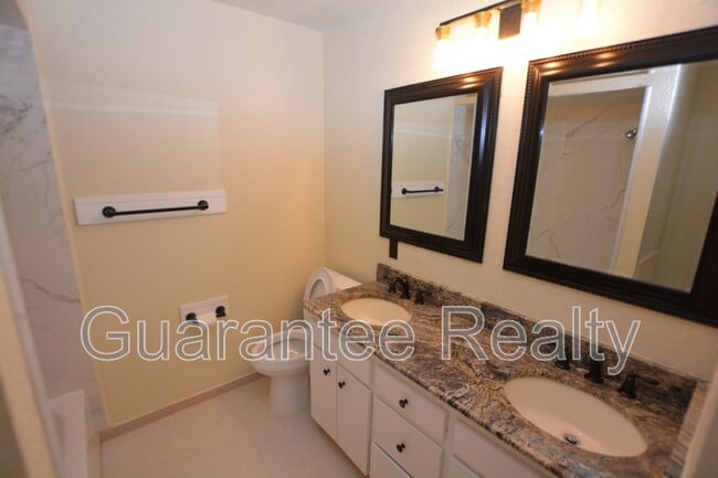 Building Photo - 808 Plum St