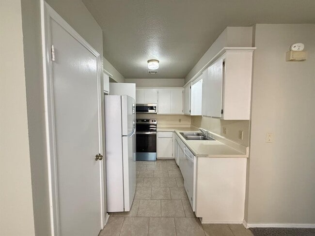 Building Photo - 242 Barrett Pl