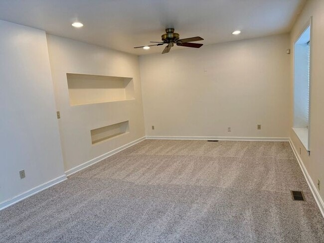 Building Photo - Beautiful 3 Bed, 2 Bath Cape Cod