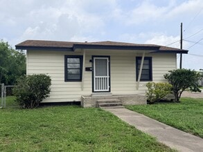 Building Photo - 8206 Vetters Dr
