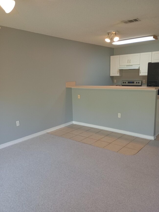 Building Photo - 129 Noblat Dr