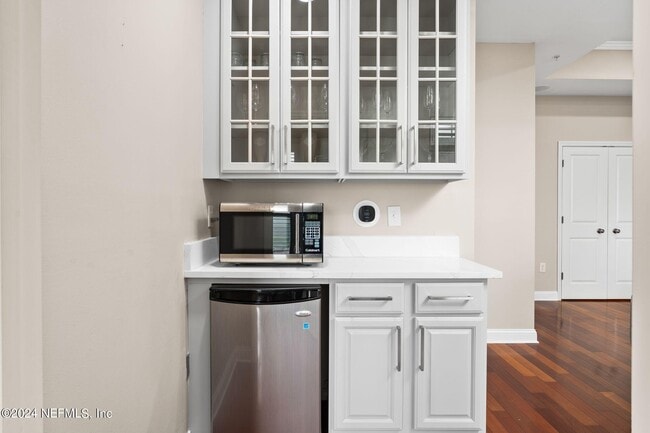 Building Photo - 400 E Bay St