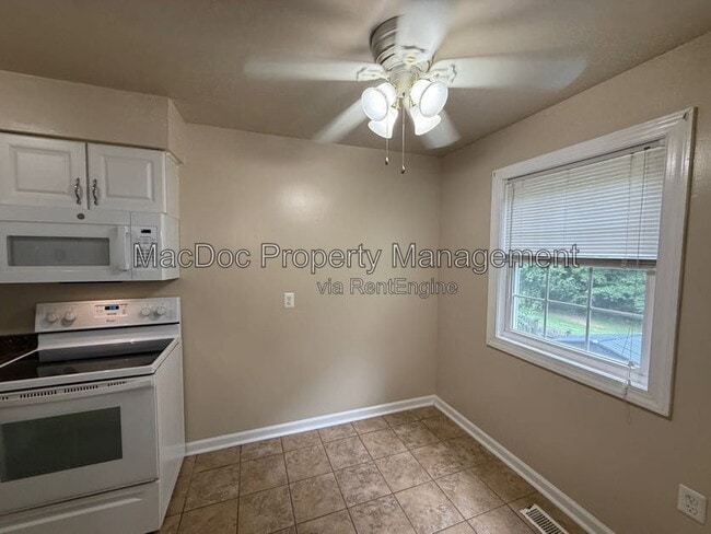 Building Photo - 14611 Earlham Ct