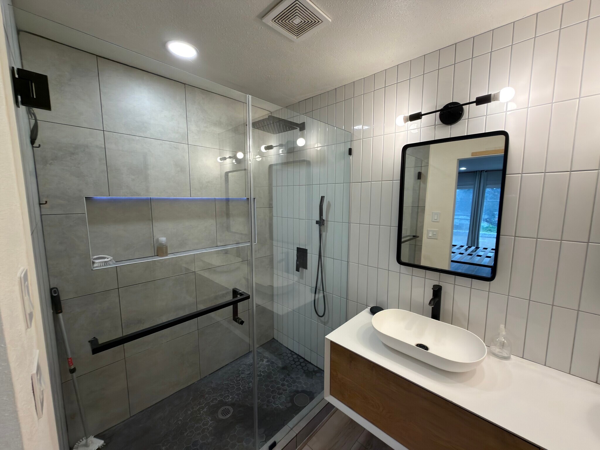 Building Photo - 740 Chesham Ave