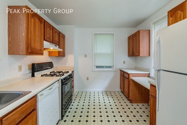Building Photo - 3012 Marshall Ave