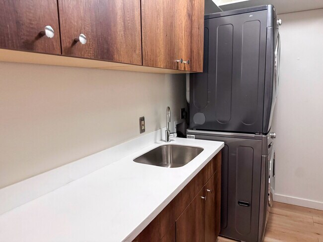 Building Photo - 4216 N 38th St