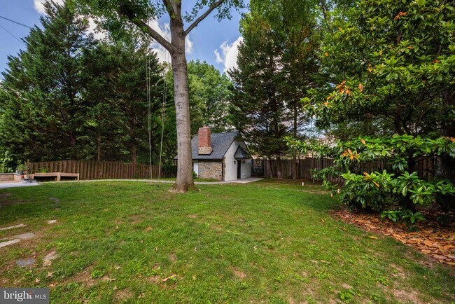 Building Photo - 1623 Jonquil St NW