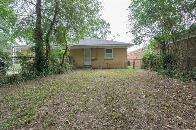Building Photo - 344 Woodview Ave