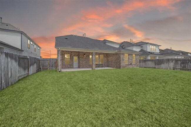 Building Photo - 5010 Aspen Rd
