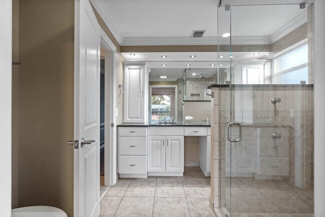 Building Photo - 3697 Holly Dr