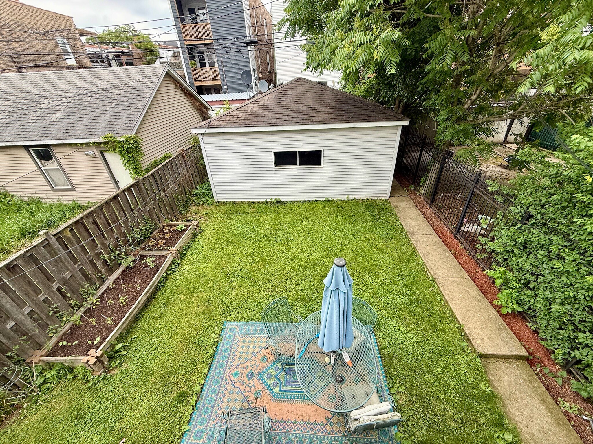 Building Photo - 871 N Mozart St