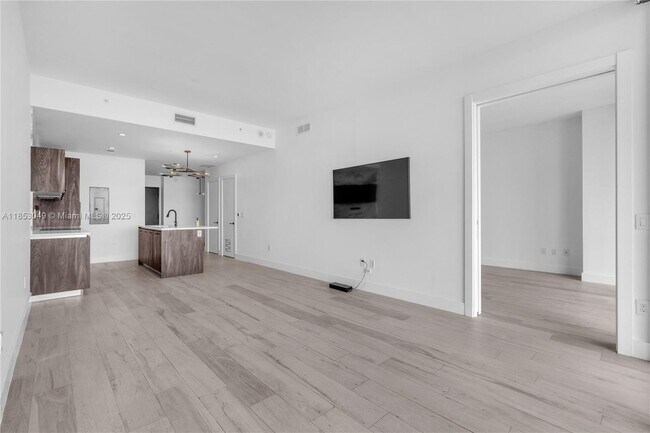 Building Photo - 480 NE 31st St