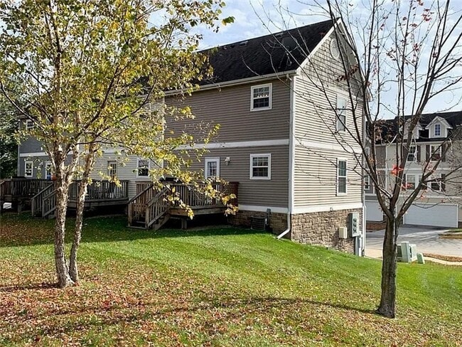 Building Photo - 1724 30th Ln