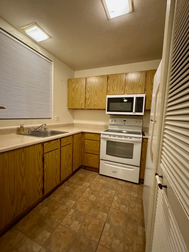 Microhood added to free counter space. - 95-644 Hamumu St