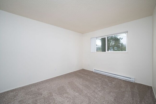 Building Photo - 3 bedroom home. FIRST MONTH FREE & A 55in FLAT SCREEN TV!