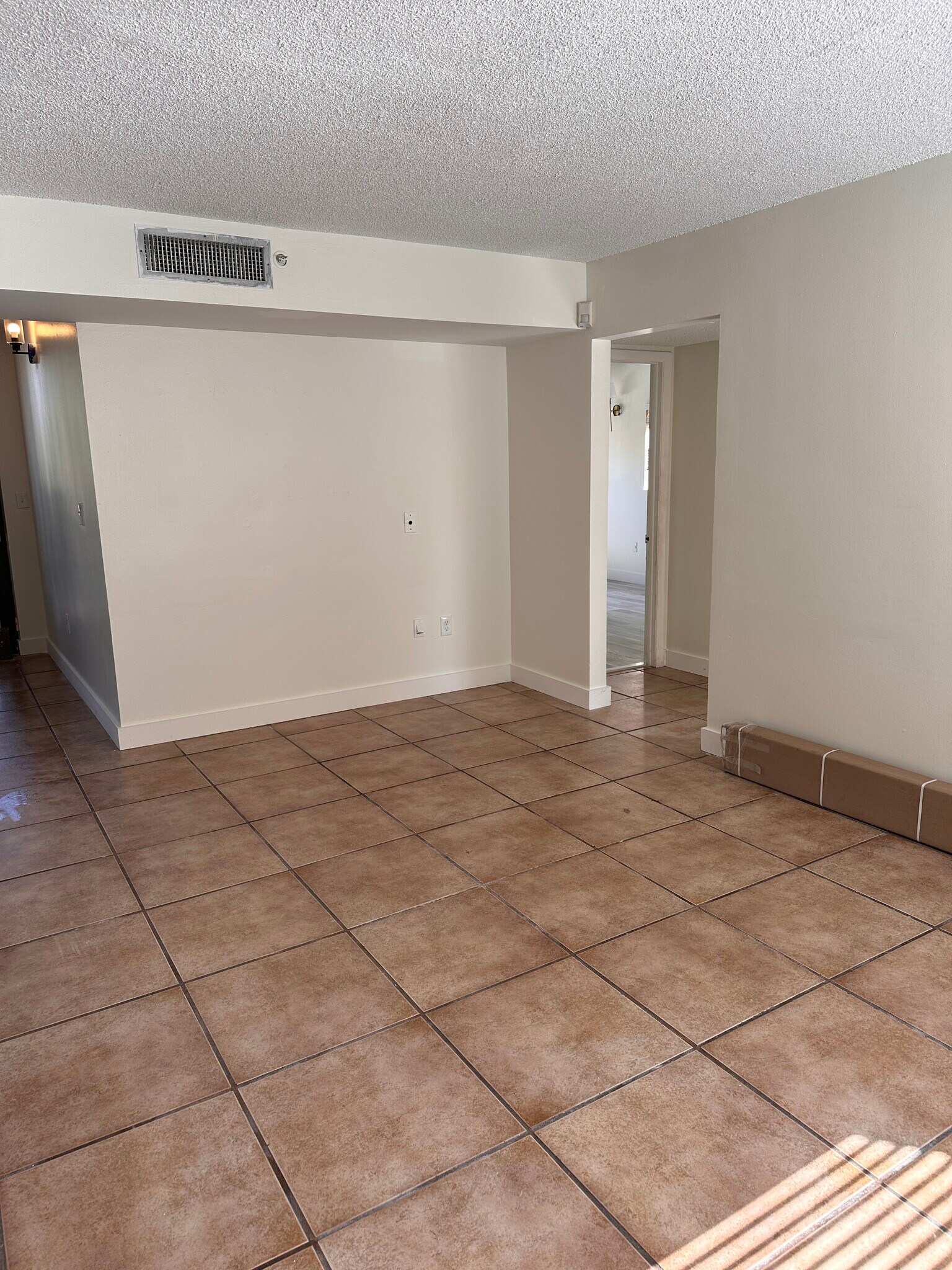 Living room - 8730 SW 133rd Avenue Rd
