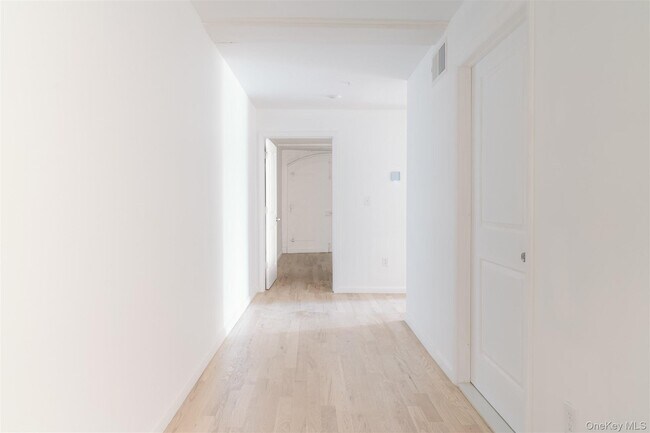 Building Photo - 155 River St