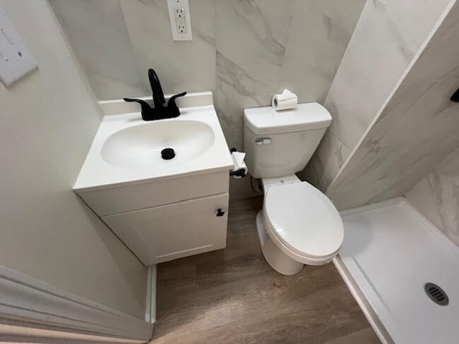 Building Photo - Charming, Fully Renovated 2-Bedroom in West Columbia