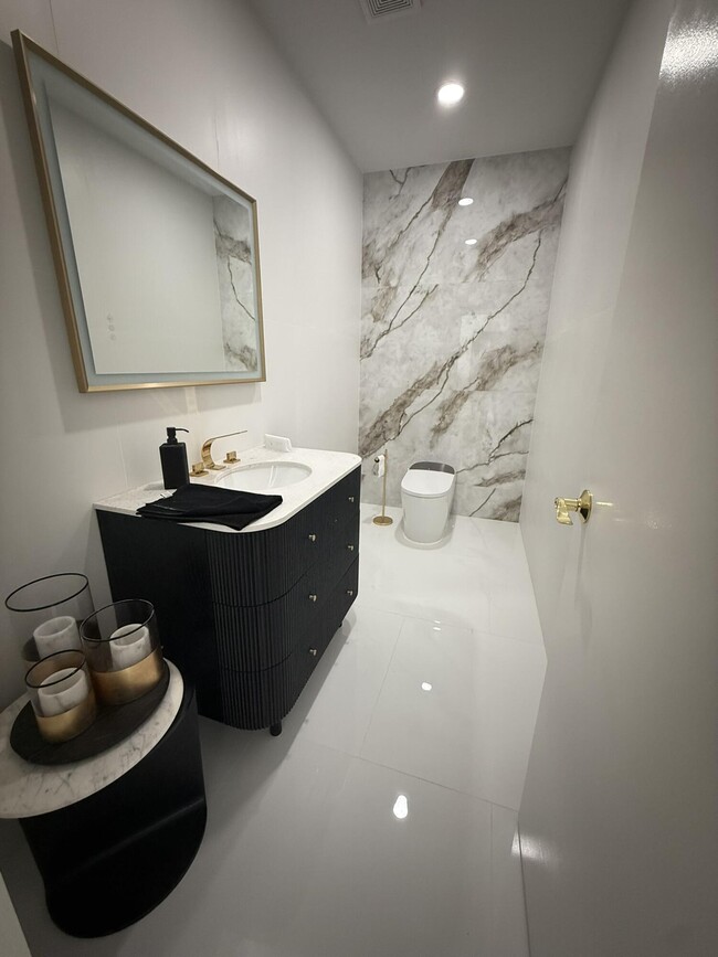 Building Photo - 17311 Bermuda Village Dr